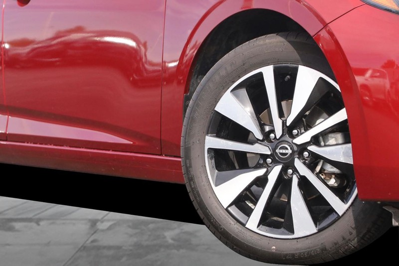 Nissan Sentra Vehicle Image 03