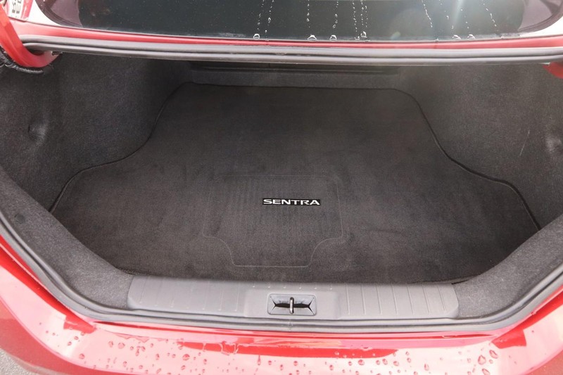 Nissan Sentra Vehicle Image 07