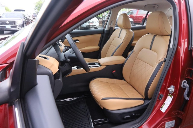 Nissan Sentra Vehicle Image 09