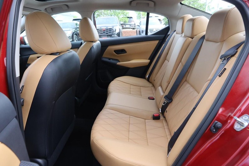 Nissan Sentra Vehicle Image 10
