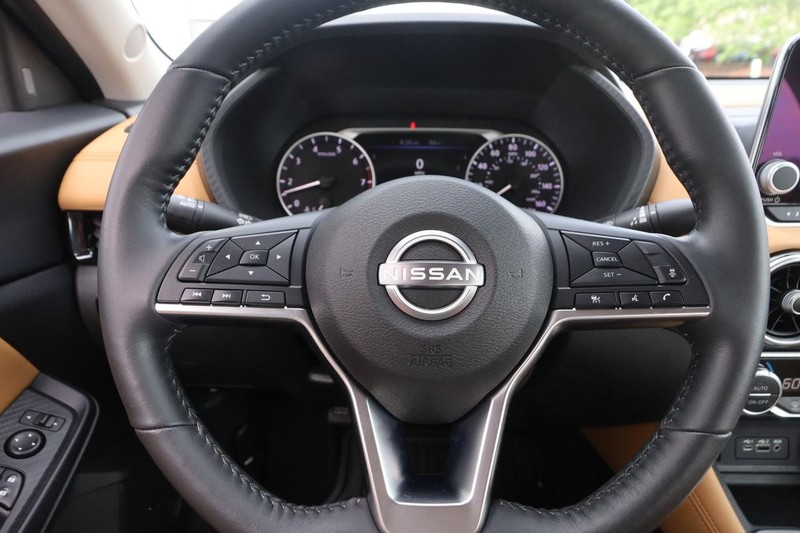 Nissan Sentra Vehicle Image 11