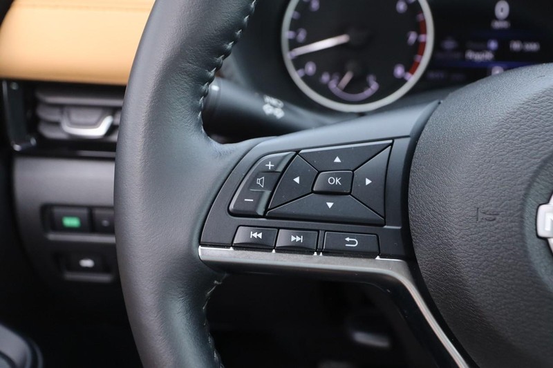Nissan Sentra Vehicle Image 12