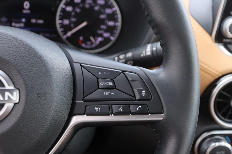 Nissan Sentra Vehicle Image 13