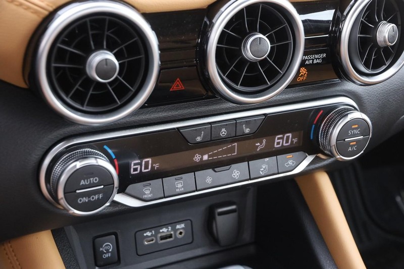 Nissan Sentra Vehicle Image 18