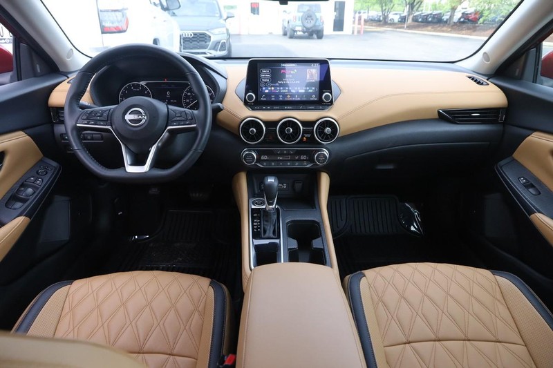 Nissan Sentra Vehicle Image 21