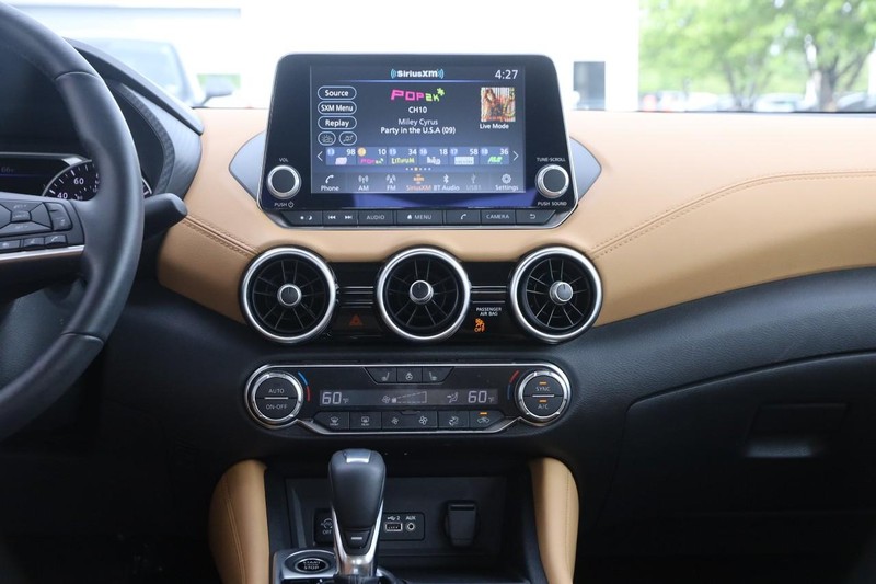 Nissan Sentra Vehicle Image 24