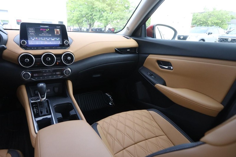 Nissan Sentra Vehicle Image 25