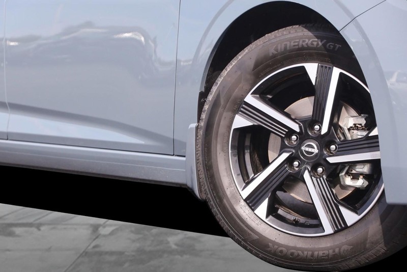 Nissan Sentra Vehicle Image 03
