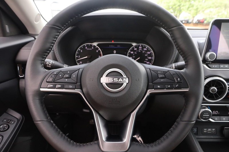 Nissan Sentra Vehicle Image 10