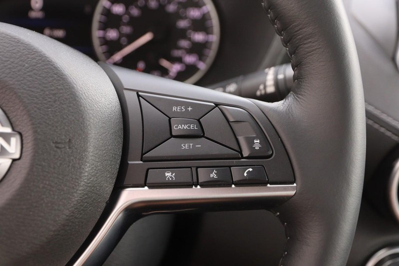 Nissan Sentra Vehicle Image 12