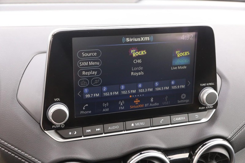 Nissan Sentra Vehicle Image 14