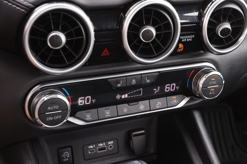 Nissan Sentra Vehicle Image 16