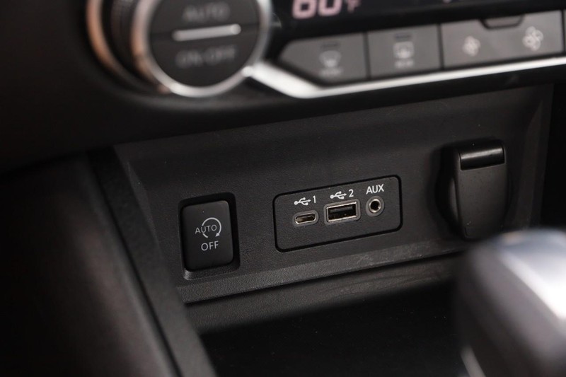 Nissan Sentra Vehicle Image 17