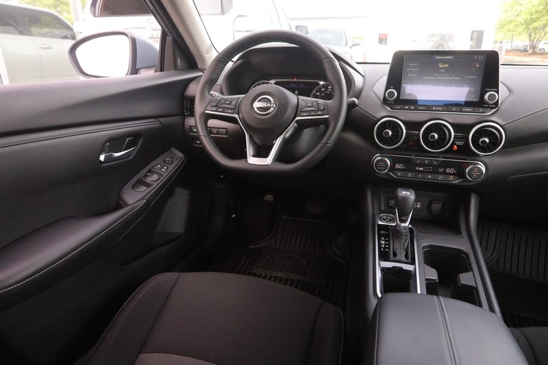 Nissan Sentra Vehicle Image 20