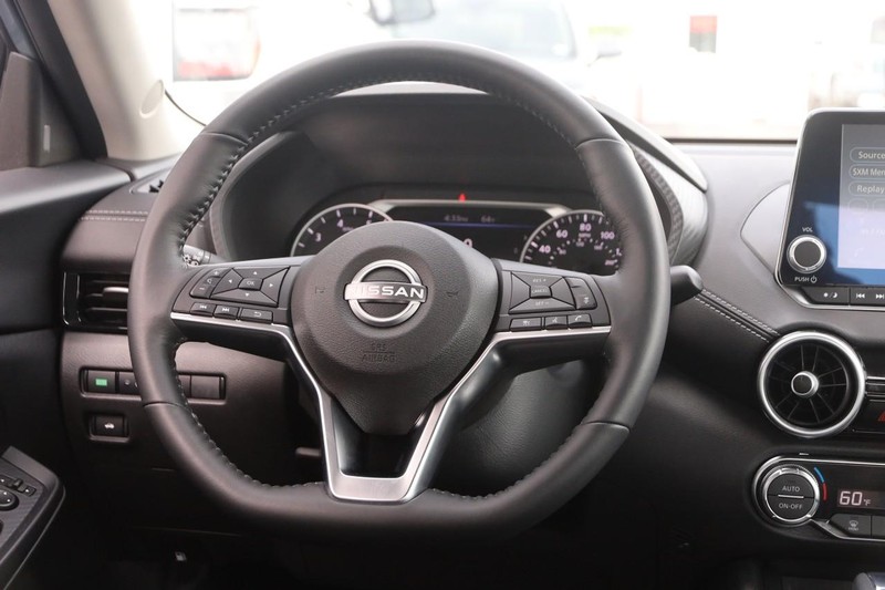 Nissan Sentra Vehicle Image 21