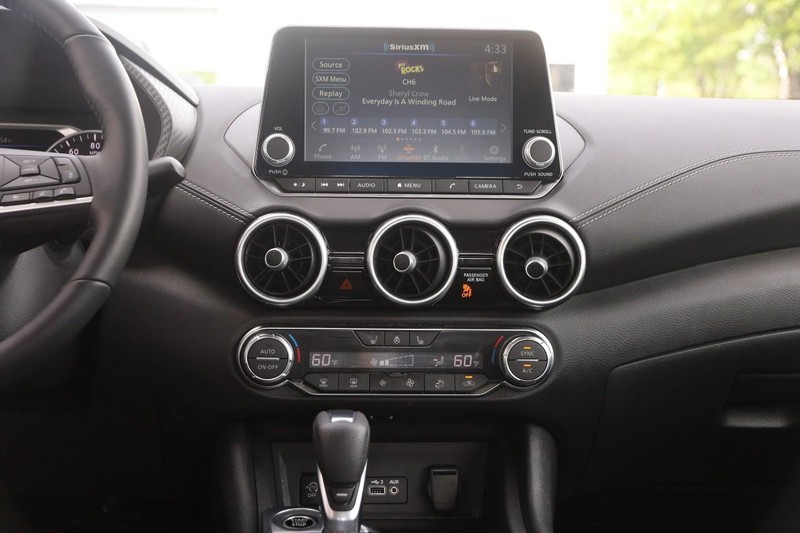 Nissan Sentra Vehicle Image 22