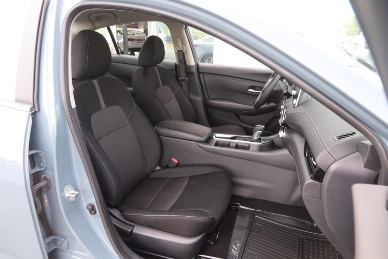 Nissan Sentra Vehicle Image 24