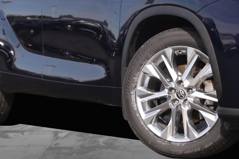 Toyota Highlander Vehicle Image 03