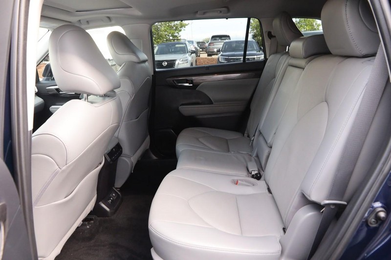Toyota Highlander Vehicle Image 11
