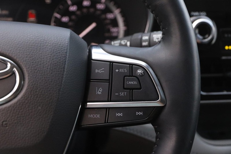 Toyota Highlander Vehicle Image 15