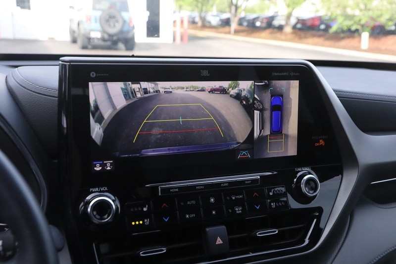 Toyota Highlander Vehicle Image 19