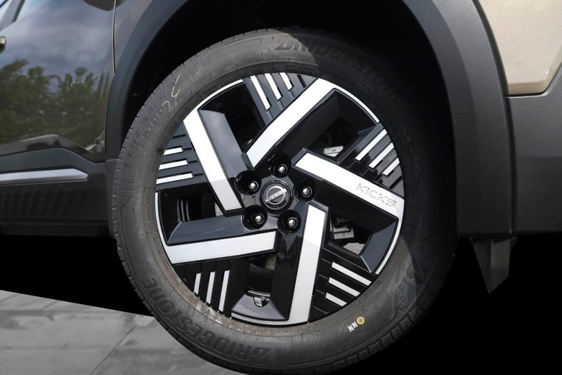 Nissan Kicks Vehicle Image 03