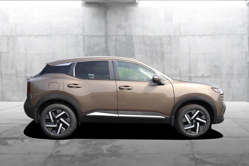 Nissan Kicks Vehicle Image 05