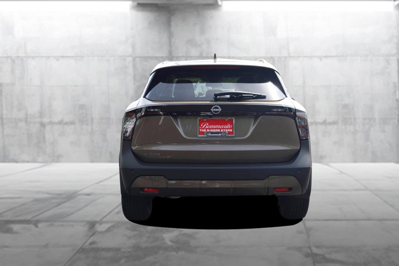 Nissan Kicks Vehicle Image 06