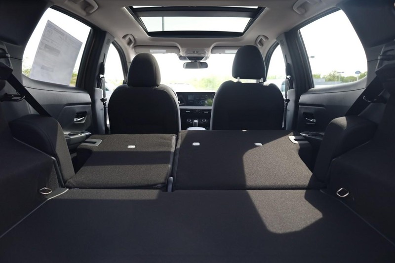 Nissan Kicks Vehicle Image 08