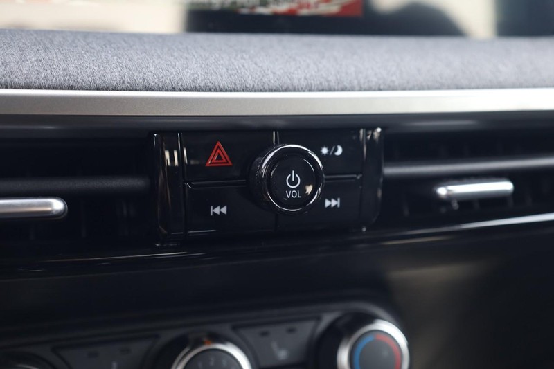 Nissan Kicks Vehicle Image 14