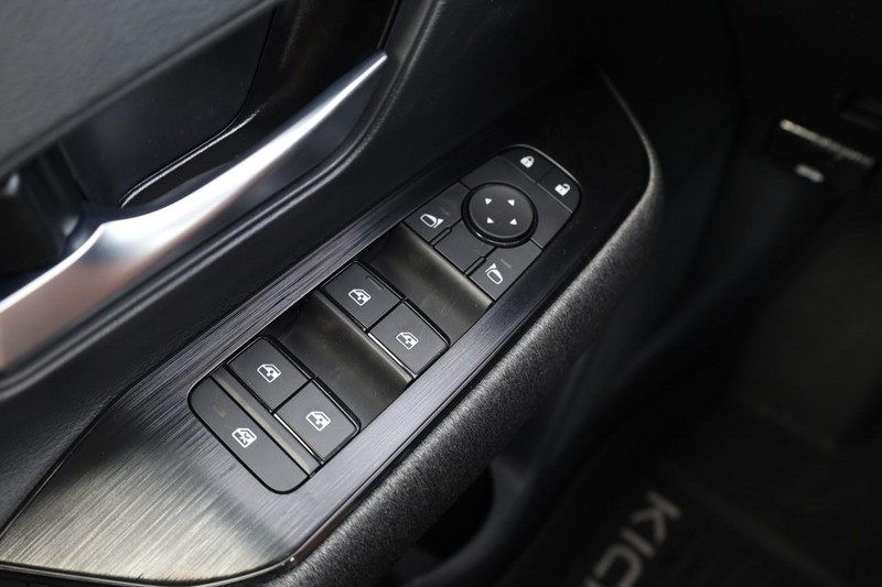 Nissan Kicks Vehicle Image 18