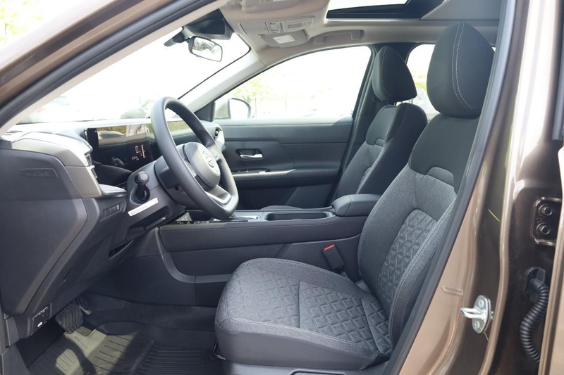 Nissan Kicks Vehicle Image 20