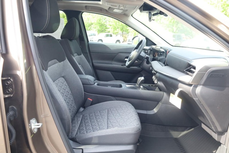 Nissan Kicks Vehicle Image 25