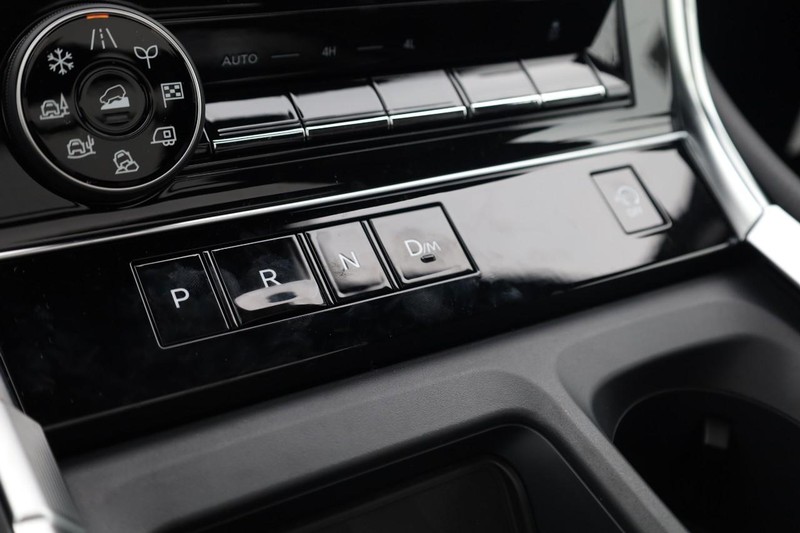 Nissan Armada Vehicle Image 15