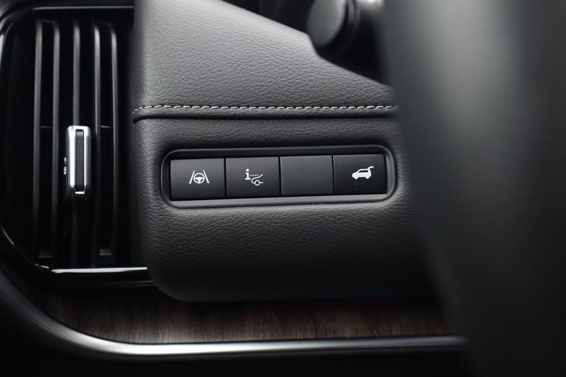 Nissan Armada Vehicle Image 17