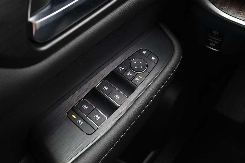 Nissan Armada Vehicle Image 18