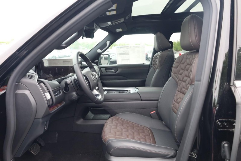 Nissan Armada Vehicle Image 20