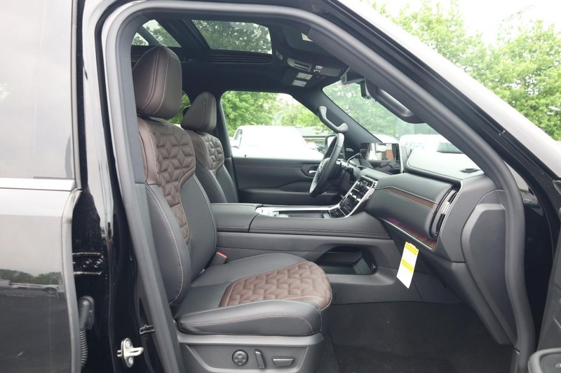 Nissan Armada Vehicle Image 28