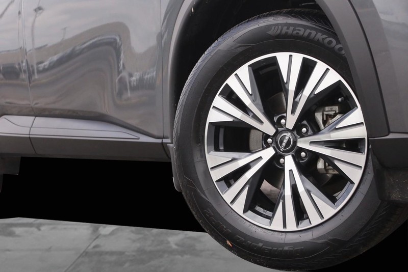 Nissan Rogue Vehicle Image 03