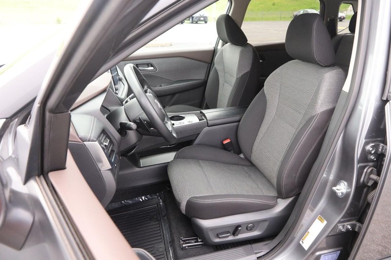 Nissan Rogue Vehicle Image 08