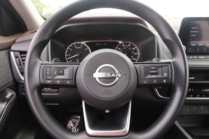 Nissan Rogue Vehicle Image 10