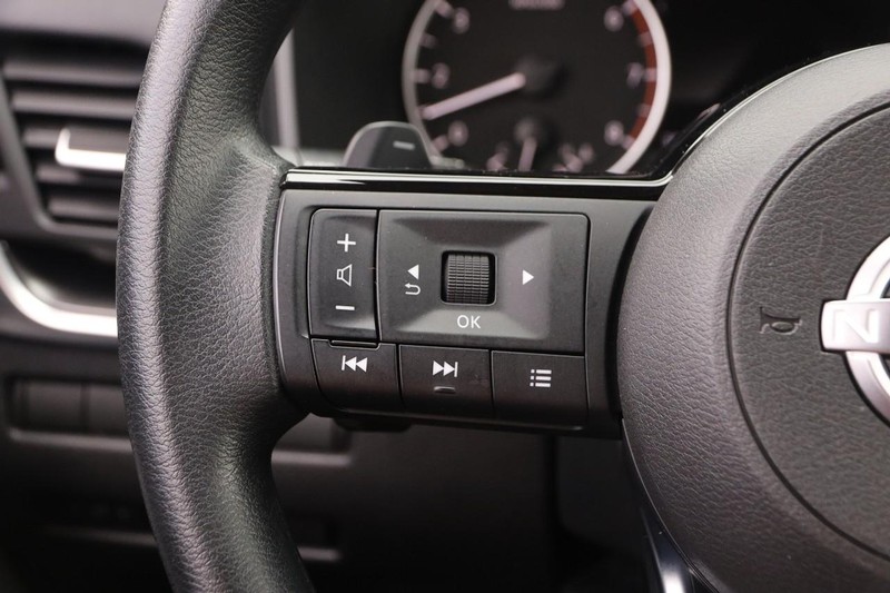 Nissan Rogue Vehicle Image 11