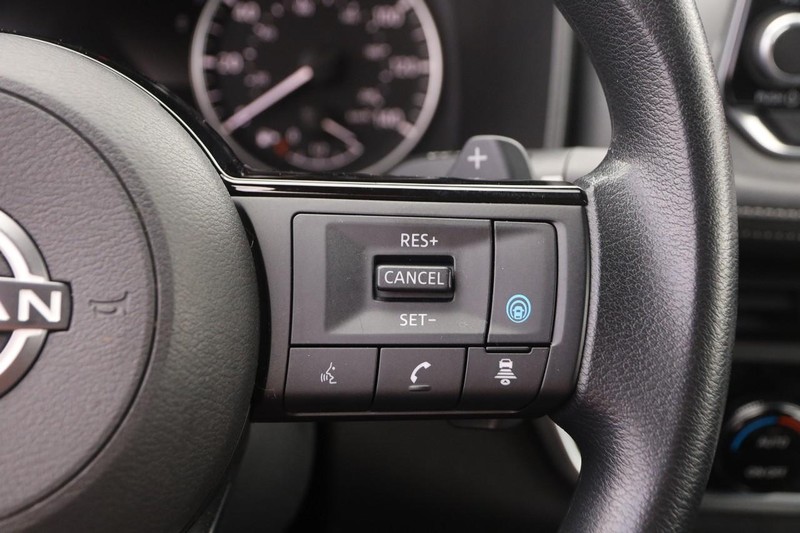 Nissan Rogue Vehicle Image 12