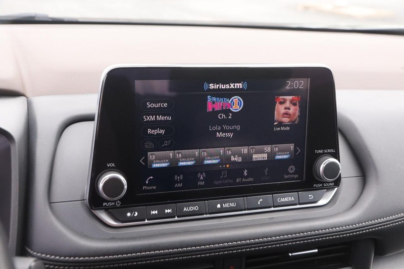Nissan Rogue Vehicle Image 15