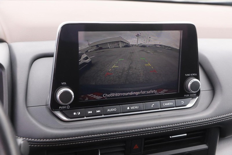 Nissan Rogue Vehicle Image 16