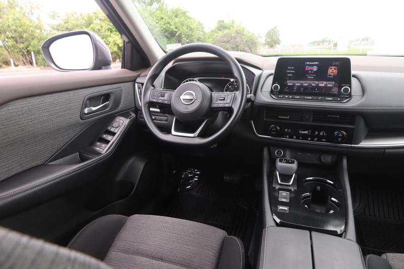 Nissan Rogue Vehicle Image 21