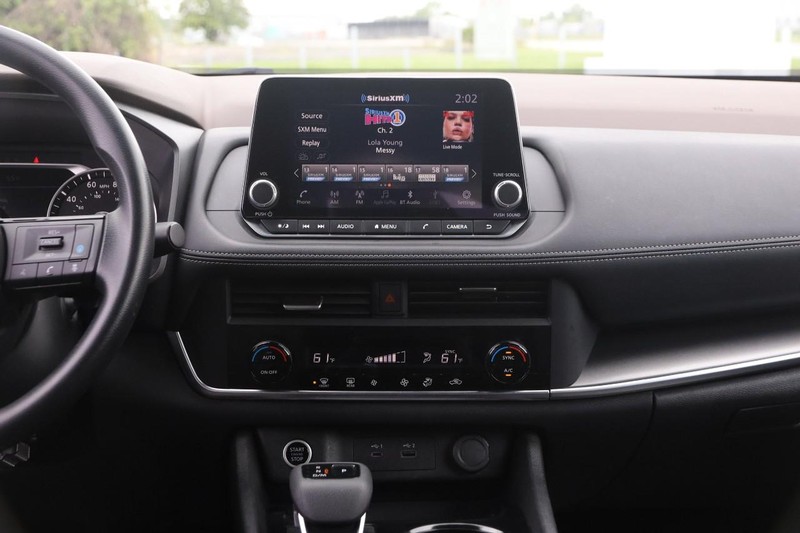 Nissan Rogue Vehicle Image 23