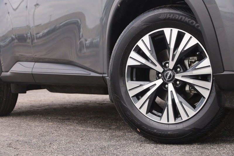 Nissan Rogue Vehicle Image 26