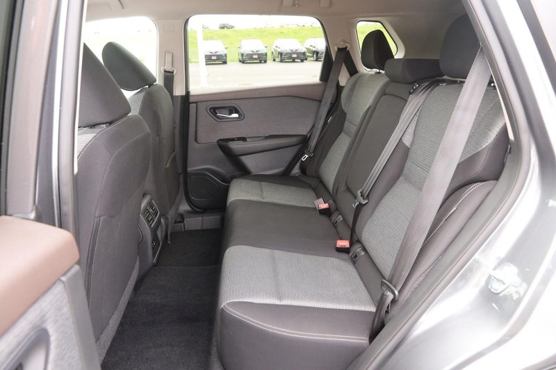 Nissan Rogue Vehicle Image 32