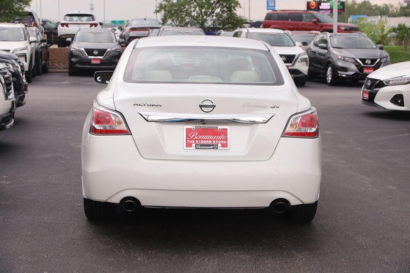 Nissan Altima Vehicle Image 06